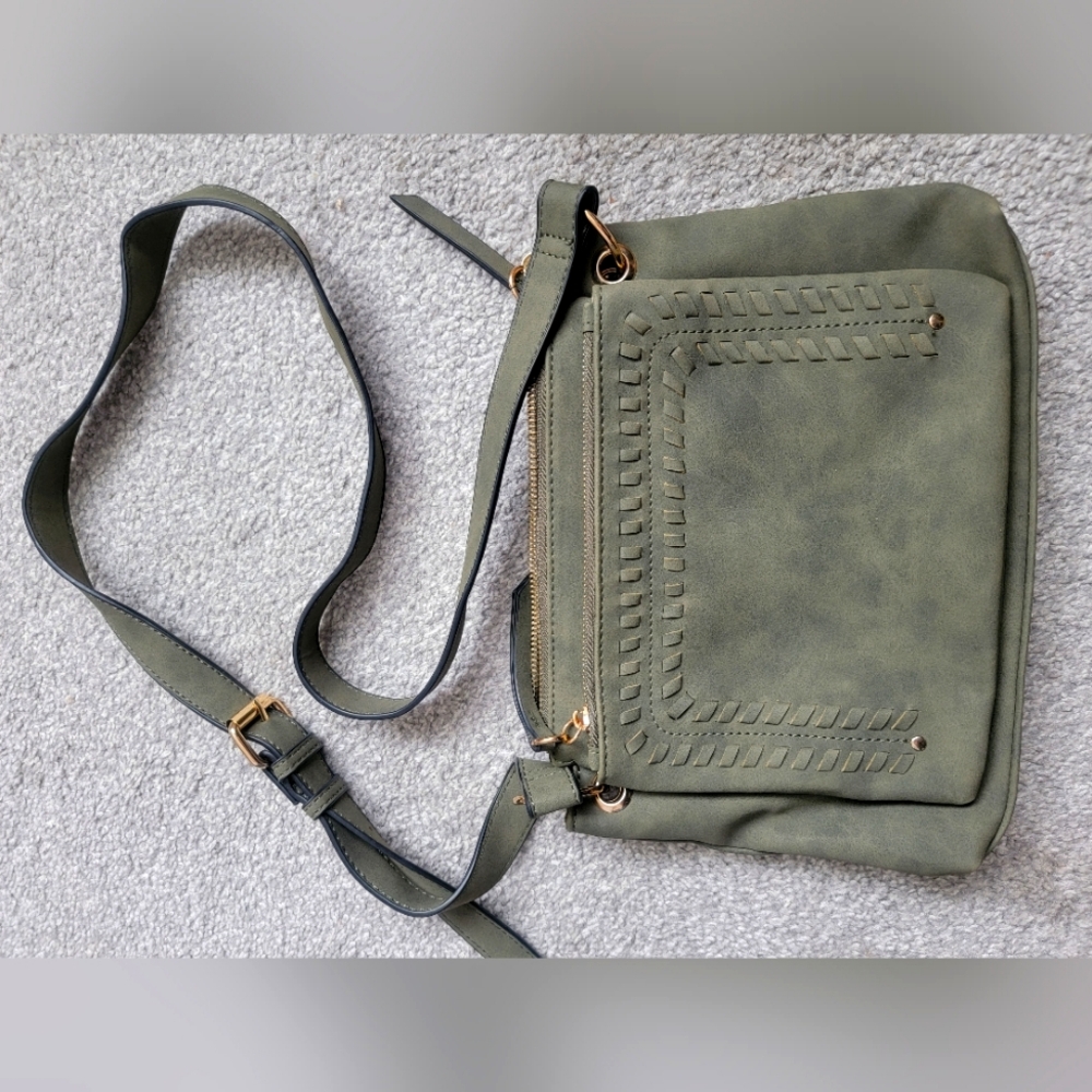 NWOT-crossbody handbag-olive green